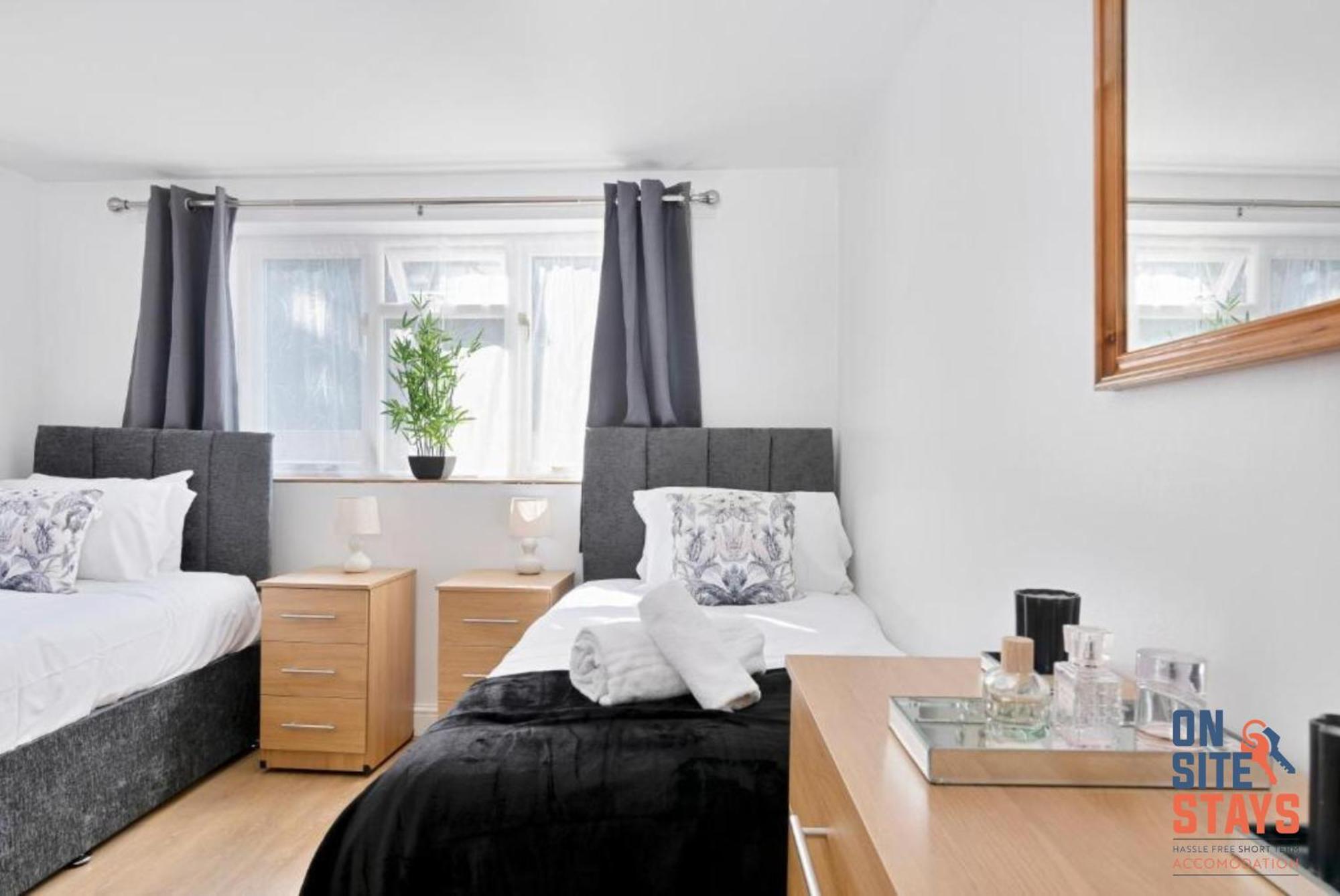Onsitestays - Tranquil 2 Bedroom Apartment With Large Kitchen, Private Garden Near Wimbledon Station Лондон Экстерьер фото